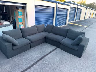 Black sectional w/ storage ottoman