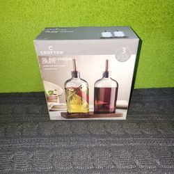 Oil Vinger Cruets Set With Wooden Base