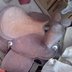 Saddle 