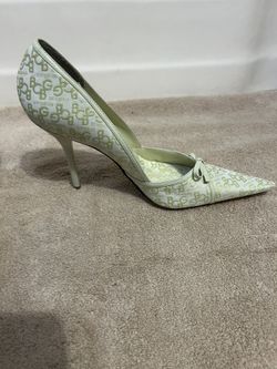 BCBG Pointy Toe 4” Heels Lime Green Color ( New Size 8 1/2)