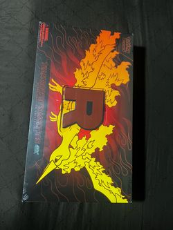 Pokémon Team Rocket's Moltres ex Ultra-Premium Collection