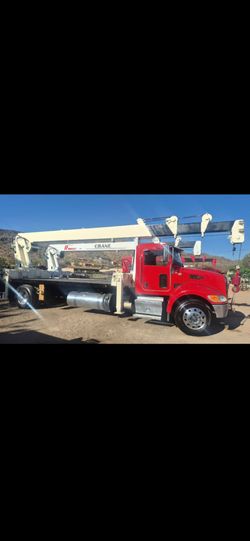 Crane truck