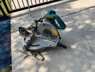 Serrucho de madera Makita $80