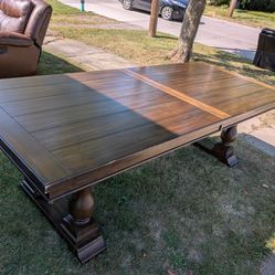 Large Dinning Room Table With 2 Leaf Inserts ( No Chairs )