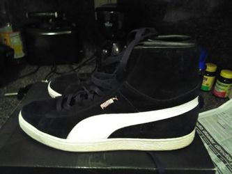 Suede pumas very good condition size 10/1/2
