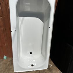 Hi everyone this tub have some dents take look then pictures let me know if you interested retail is $450  we asking $150 we locate in hesperia you us