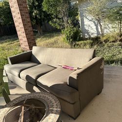 2 SOFAS FREE