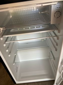 Mini refrigerator with freezer