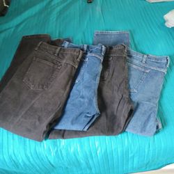 4 Rustler Jeans Black Blue  3(42x30) 1(44x30)