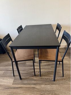 Dinning Table + 4 Chairs included