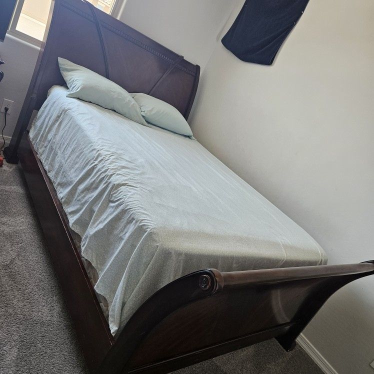 Queen Bedroom Set