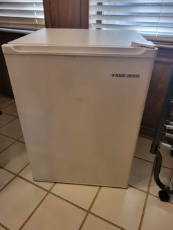 BLACK+DECKER Mini Fridge - Works Great