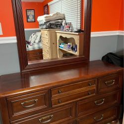 Gorgeous Solid Wood Mirrored Dresser Excellent Condition 