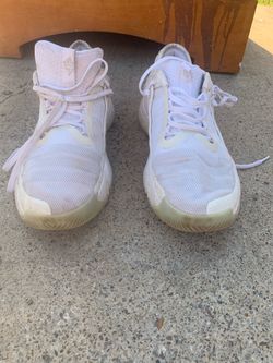 Size 9 basketball shoes $15