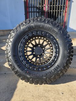 17" LOCK rims w- 33" Ridgecrawler RT tires