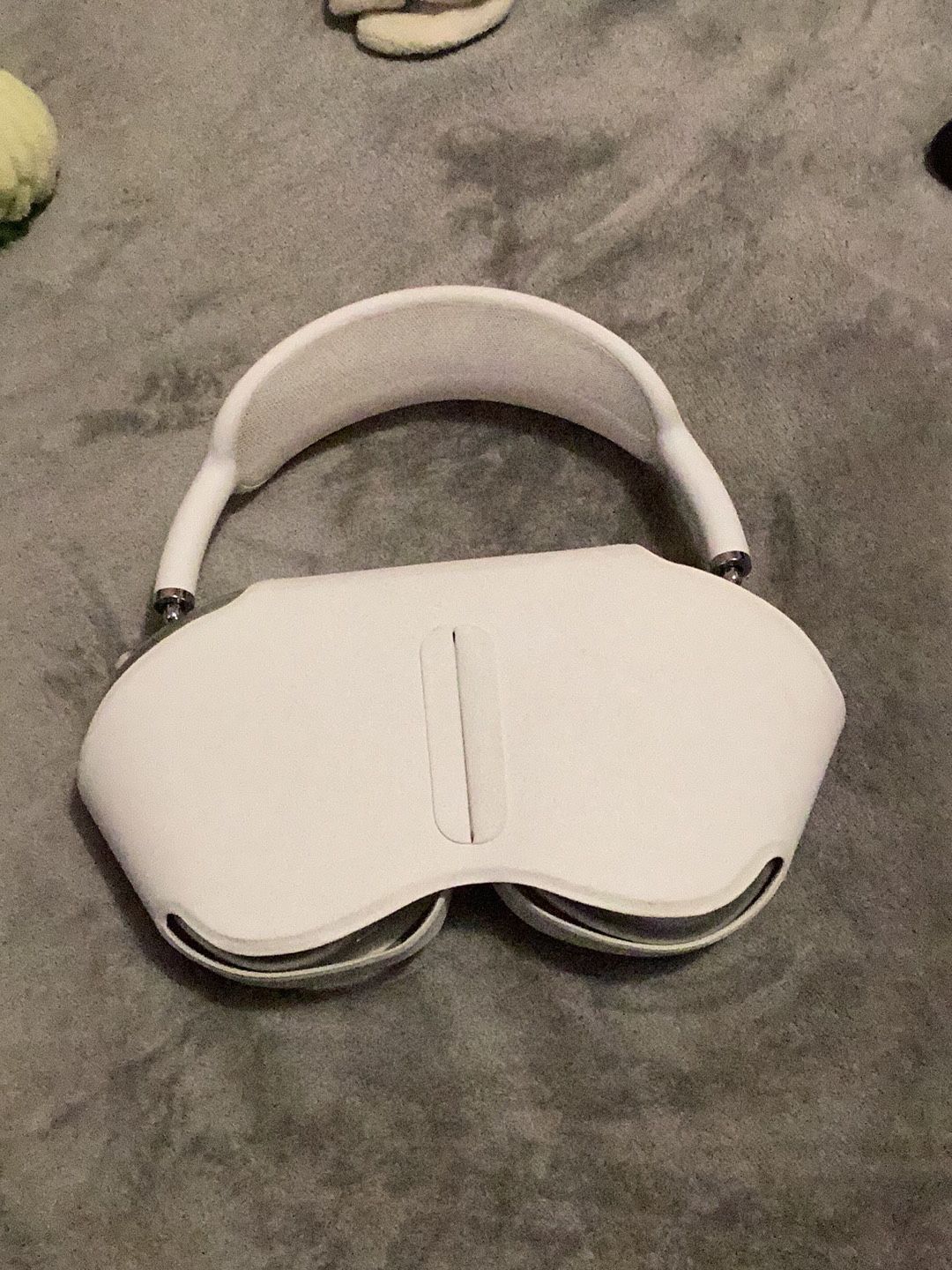 Air Pod Pro Maxes Silver