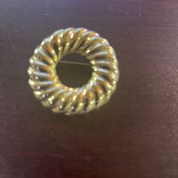 Vintage Swirl Gold-Tone Brooch – $3