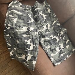 $10, Men’s Shorts Size 42