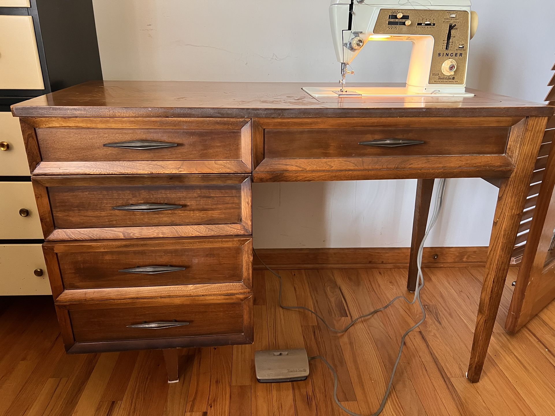 1963 Singer Deluxe Touch And Sew Machine