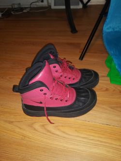 Acg boots in great condition like new