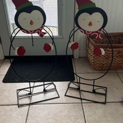 Penguin Wreath Holder