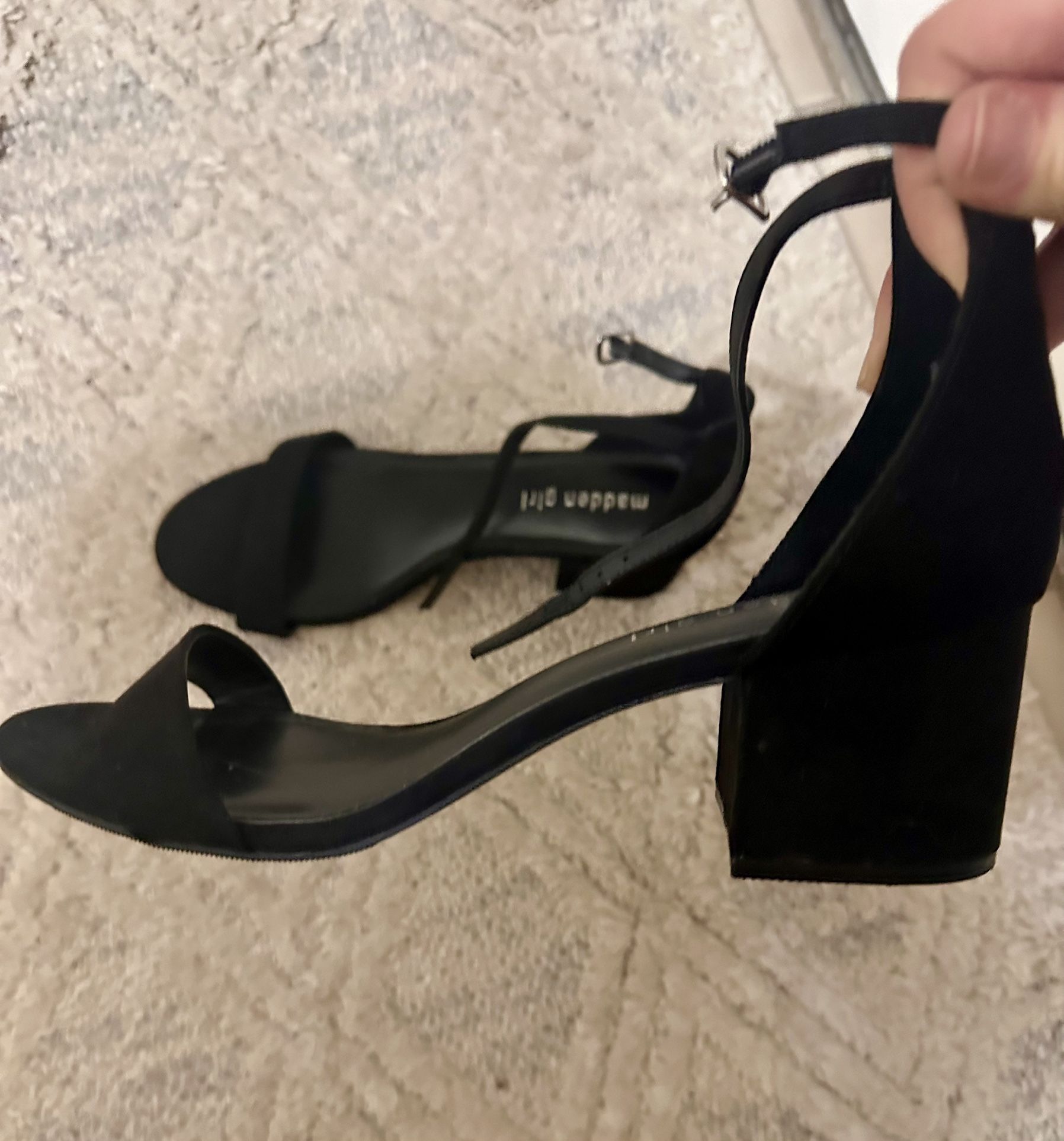 Size Women’s Size 10 Black Velvet Madden Girl 2” Block Heel Shoe