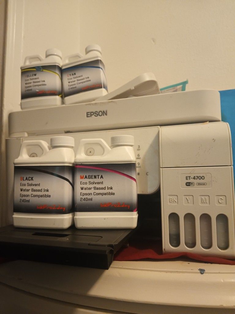 Eco Solvent Eco tank Espon  4700 Includes Brand New Espon Compatible Solevent Ink Refills And Vinal Sticker Paper Glossy And Holographic 