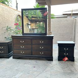 Bedroom Furniture Set 