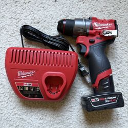 Milwaukee M12 Hummer Drill And Battery