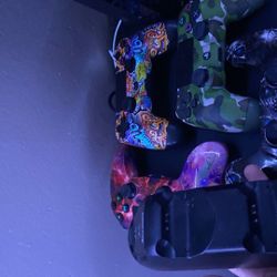 PS4 Slim comes with all cables