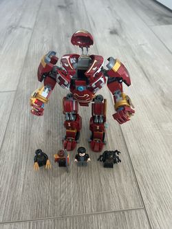 LEGO Marvel Hulkbuster Battle of Wakanda 76247 + 4 Minifigures