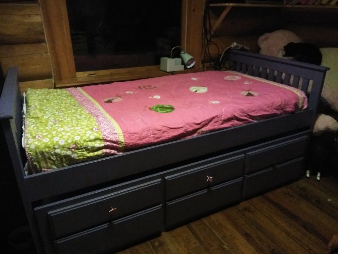 Twin Bed and Trundle