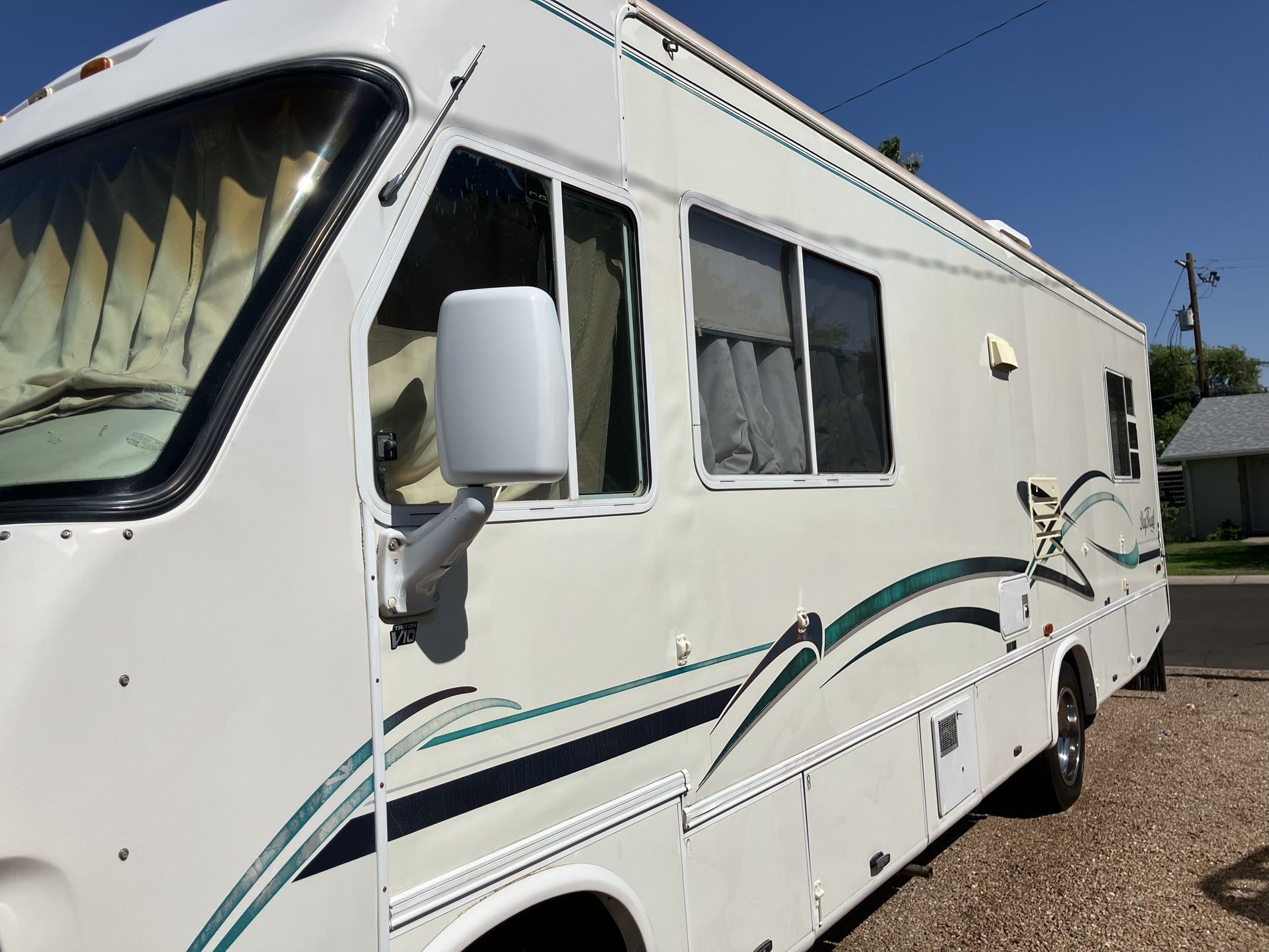 2000 Daybreak 31 Ft low miles very good condition