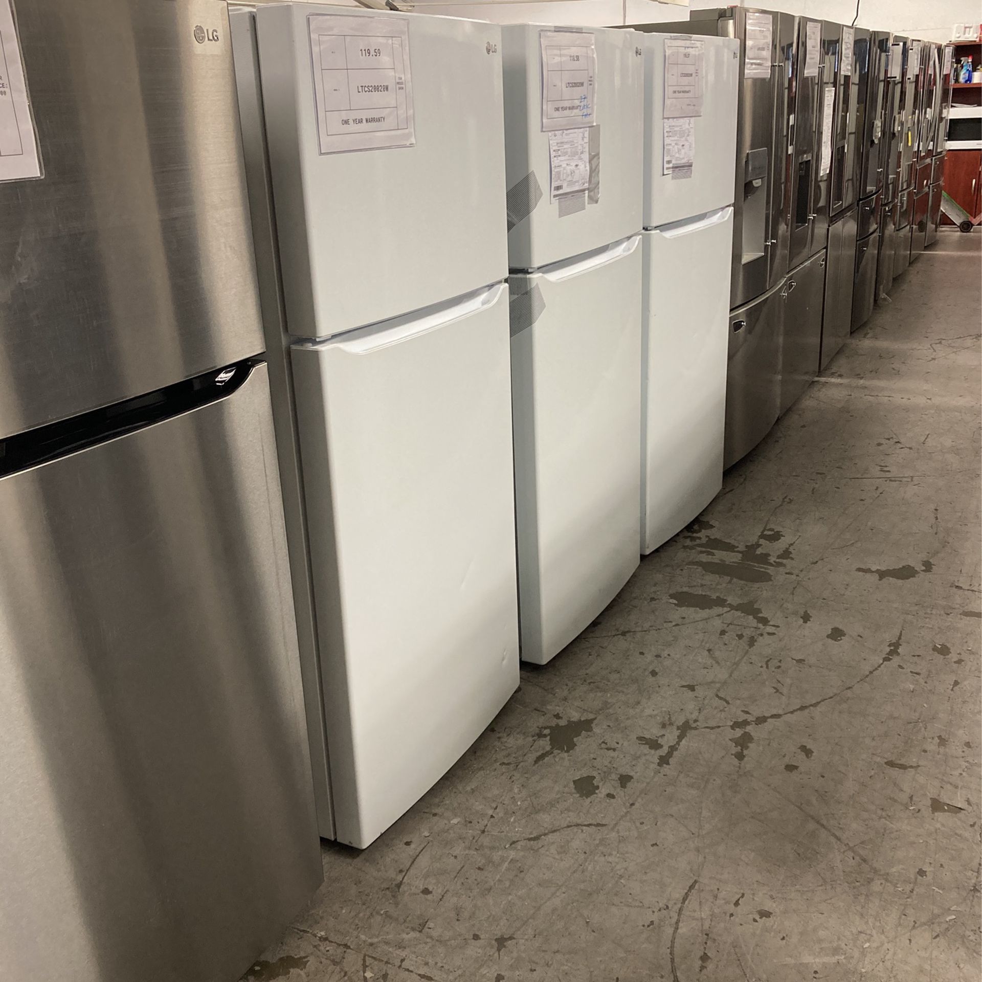 LG 30” W 20 cu. ft. Top Freezer Refrigerator w/ Multi-Air Flow and Reversible Door in White, ENERGY STAR