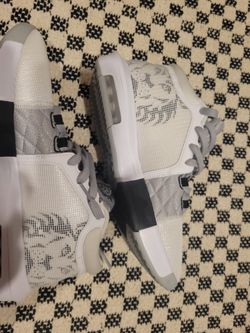 LEBRON witness 8. Size 10.5