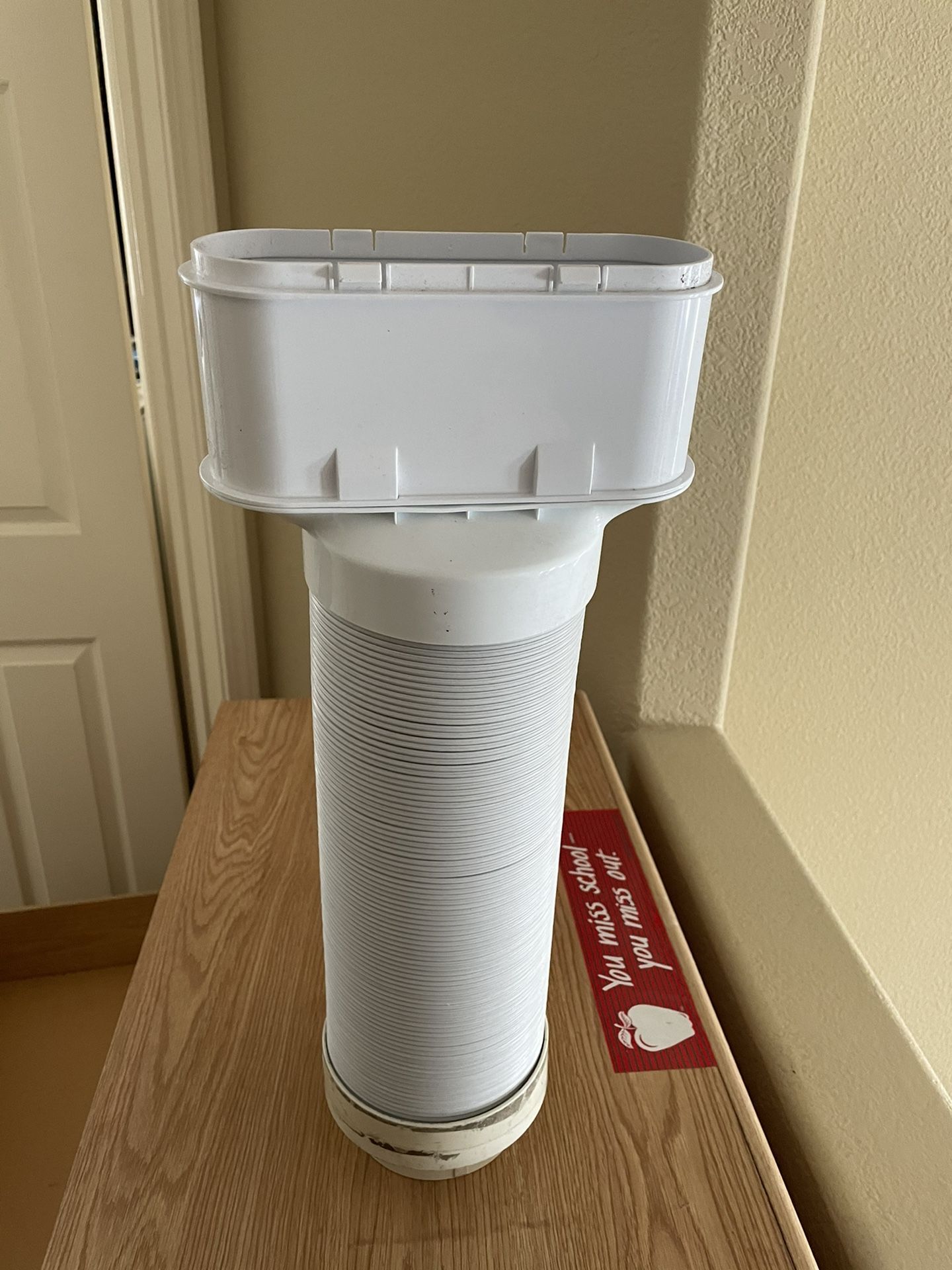 Maytag Portable Air Conditioner 9000 BTU M6P09S2A*B" for Sale in La