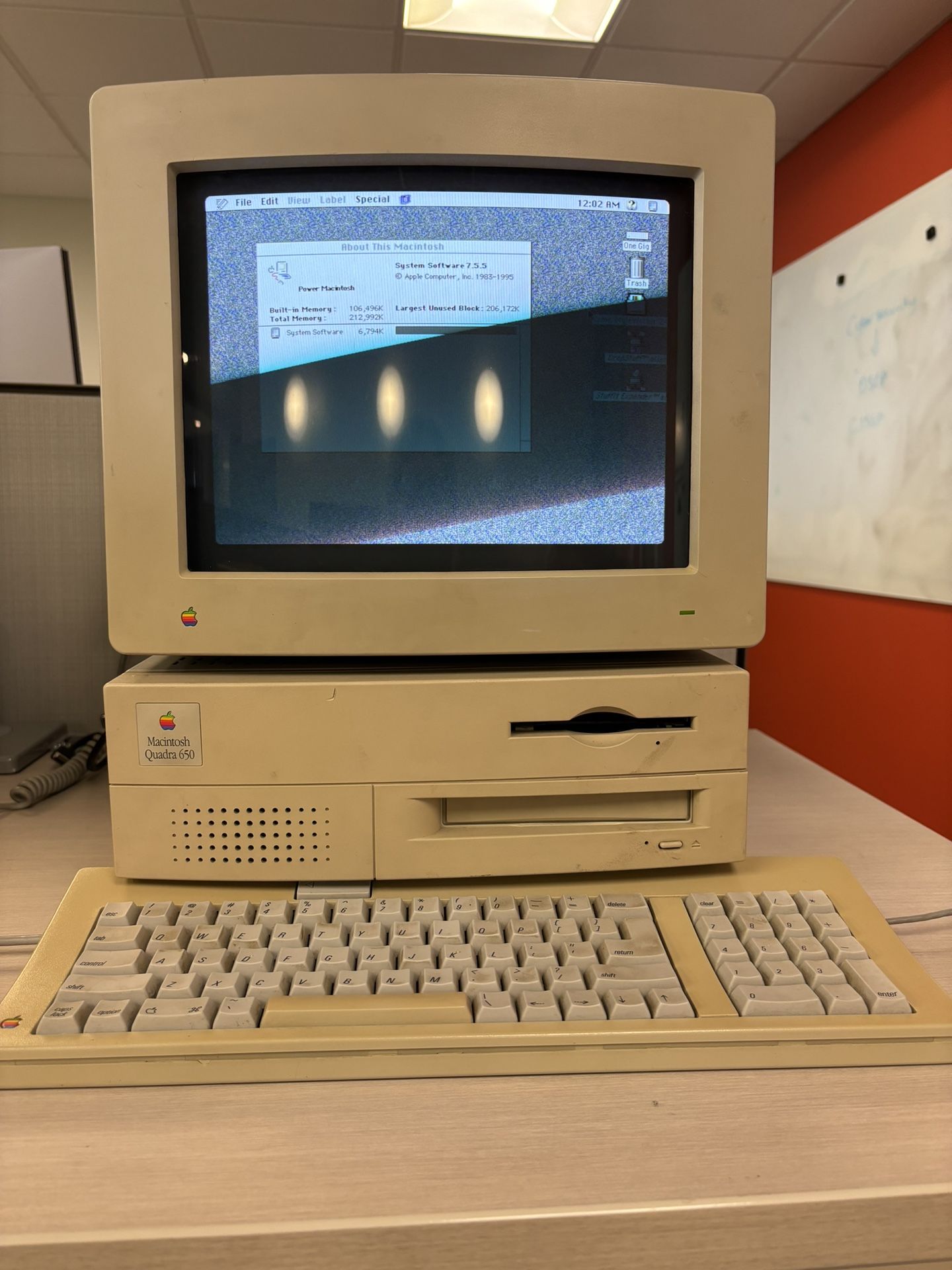 WORKING Apple Macintosh Quadra 650 WITH Keyboard, Mouse and
