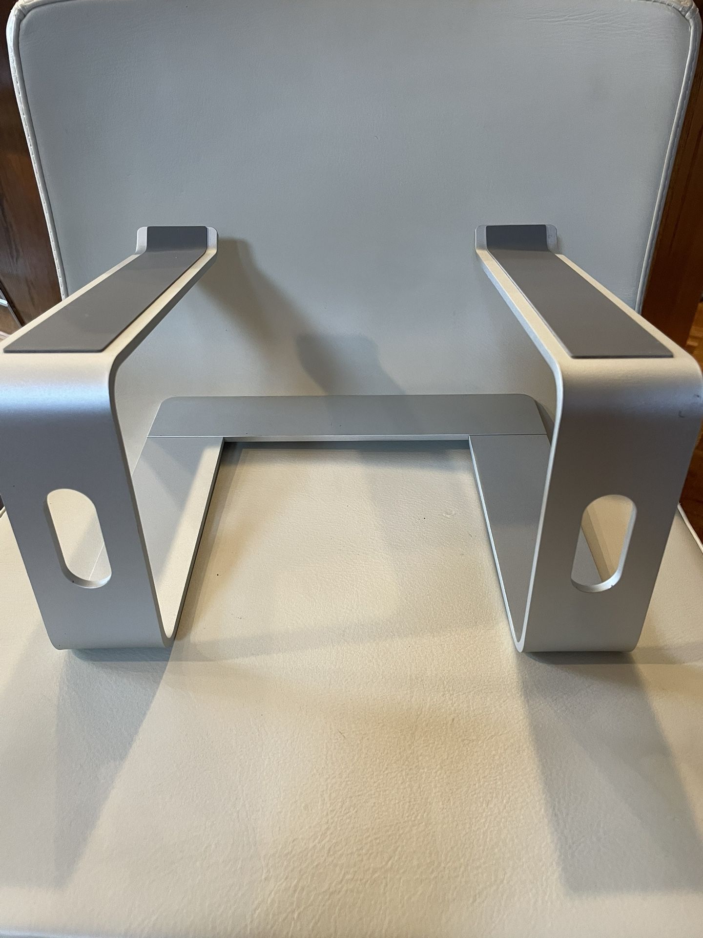 Soundance Laptop Stand Ergonomic Riser Compatible w 10 to 15.6" Laptop Computer