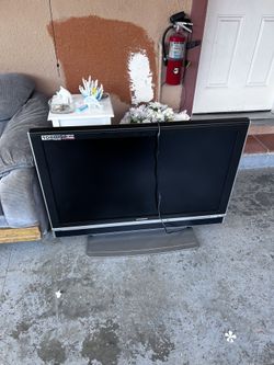 Sylvania LCD 42” Tv 