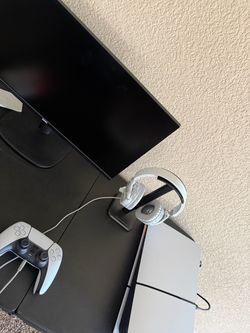 Ps5 slim digits with monitor n controller brand new