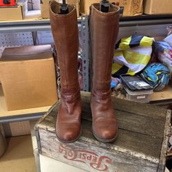 Born Leather Boots Size 6