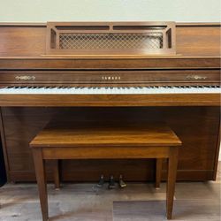 Yamaha M304 Upright Piano