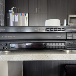 Pioneer CLD-M90 CD/Laserdisc Player