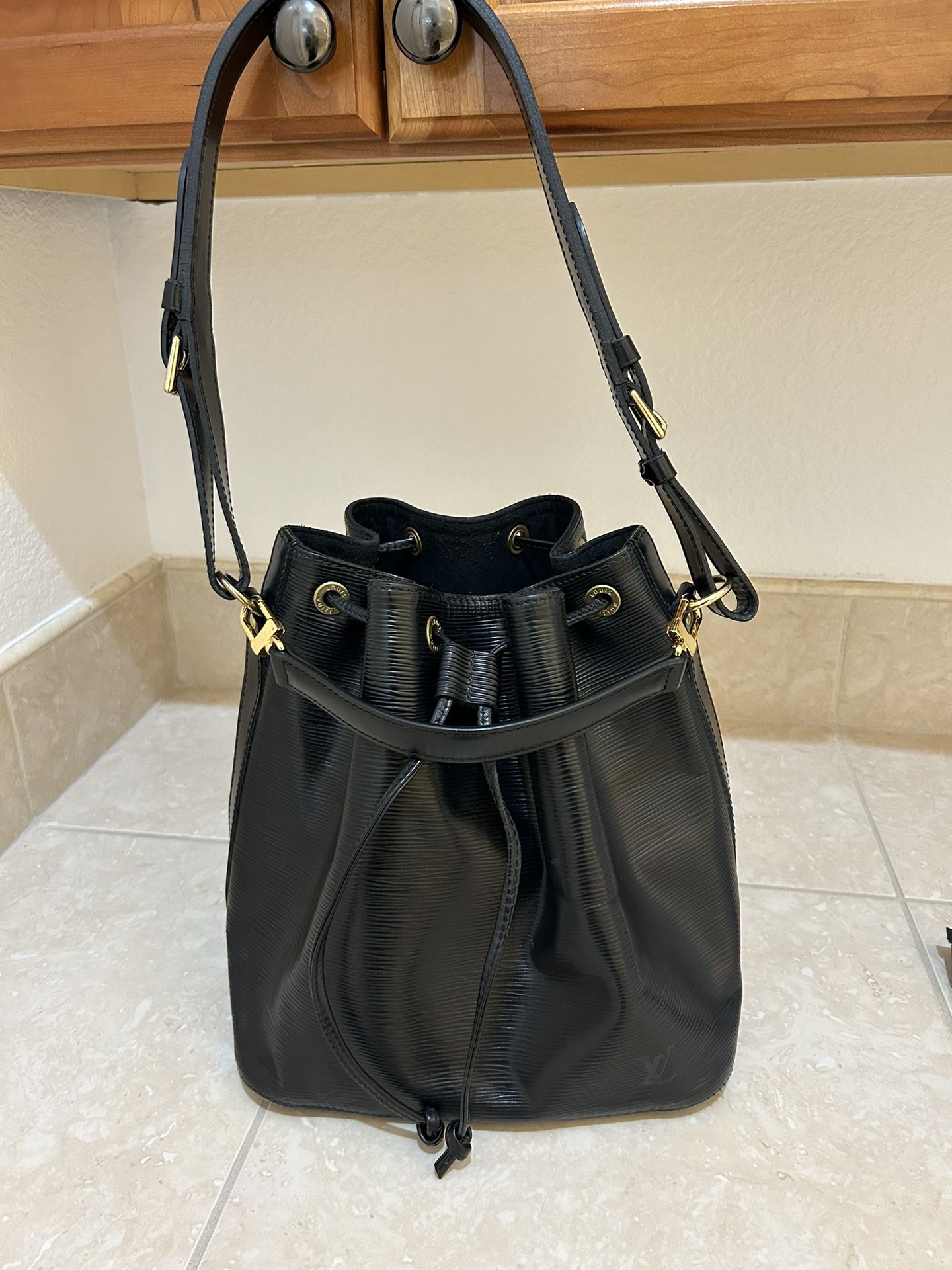 Louis Vuitton petite noe in black epi leather