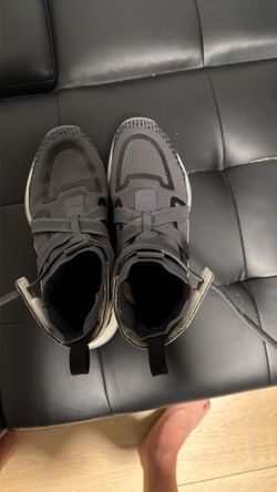 Basketball shoes