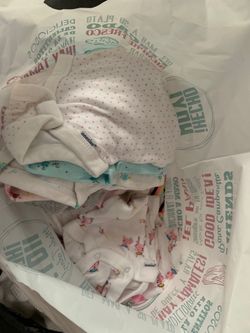 Bag of onesies 0-6 &9 months