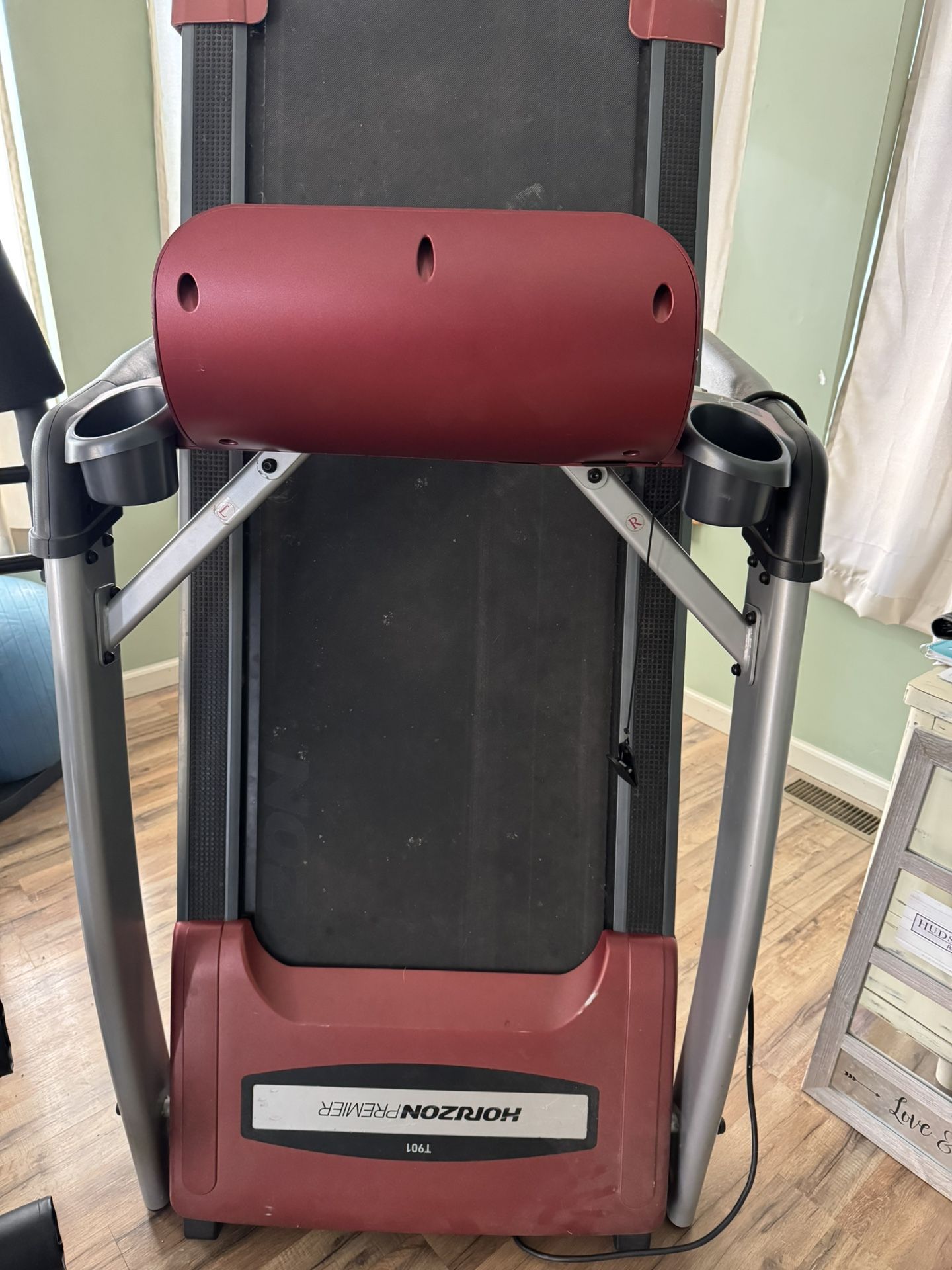 T901 Horizon Treadmill