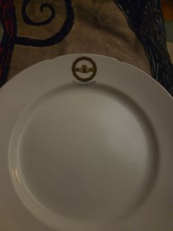 The Claddagh Guild White Ceramic Plate