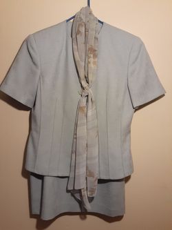 Kasper A.S.L. Petite 3pcs Sky- Blue Skirt Suit w/scarf Size4 Petite