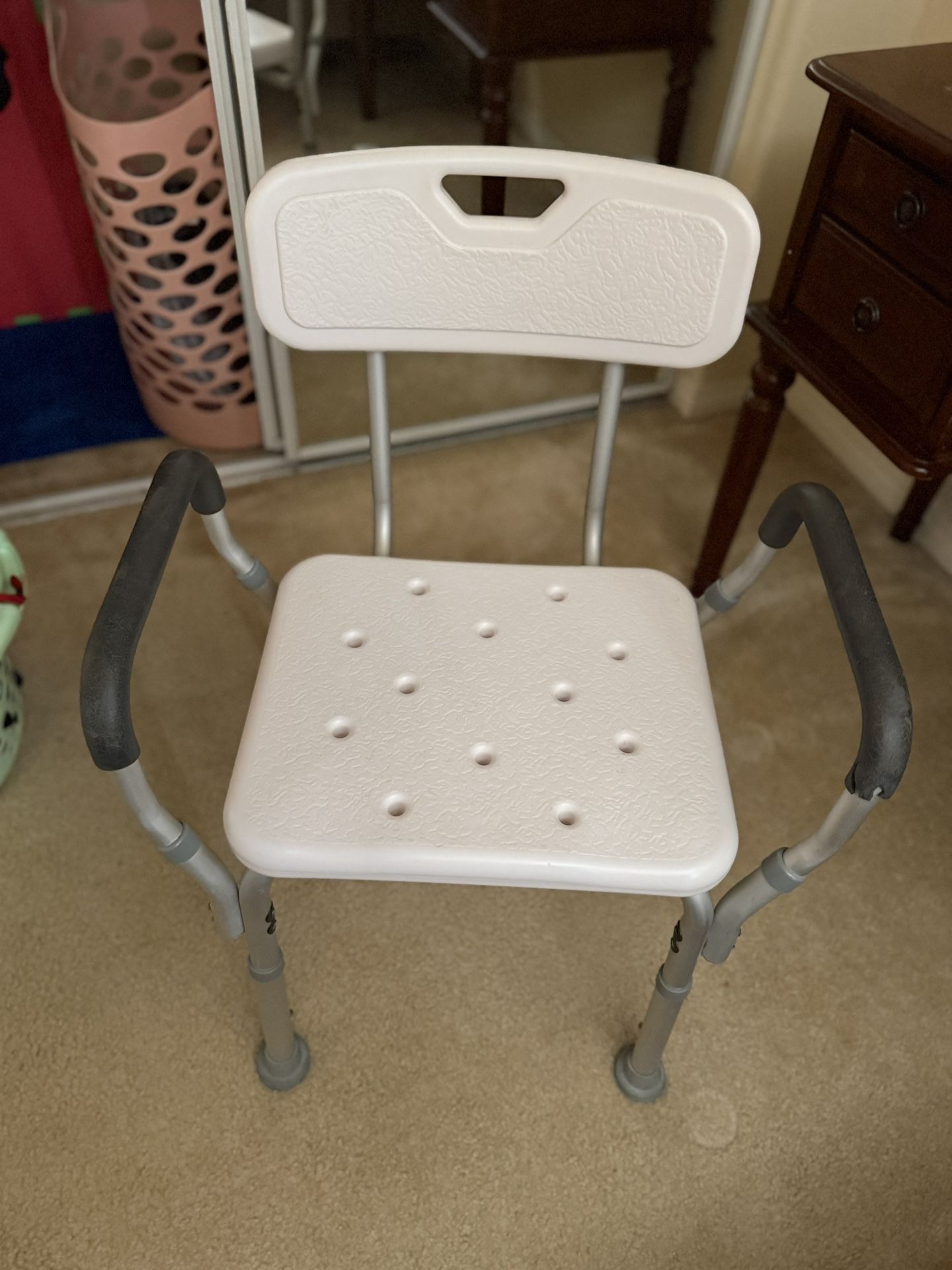 Heavy duty shower chair